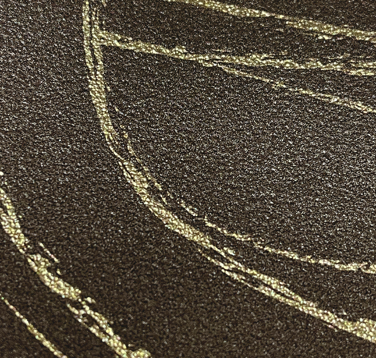 Chrysanthemum Hicory macro texture detail — fine gold line-art chrysanthemum wallcovering by HDWALLS