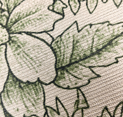 HDWALLS WOODLAND Fern Hemp macro showing moss-green botanical details on light beige AMAMI grasscloth-embossed vinyl